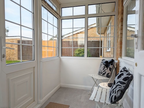 Marine Lodge -  a bungalow that sleeps 4 guests  in 2 bedrooms