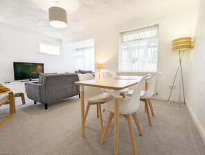 Interior - Marine Lodge -  a bungalow that sleeps 4 guests  in 2 bedrooms (Bognor Regis)