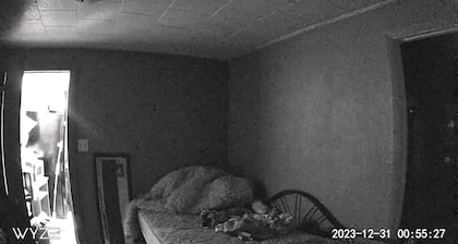 Shared house Bedroom is next to restroom breakfast included in house massage