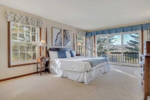 5 bedrooms, iron/ironing board, WiFi, bed sheets