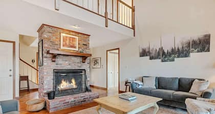 Game Room/Bar, Sleeps 14 - Mountain View Estate