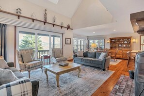 TV, fireplace, offices