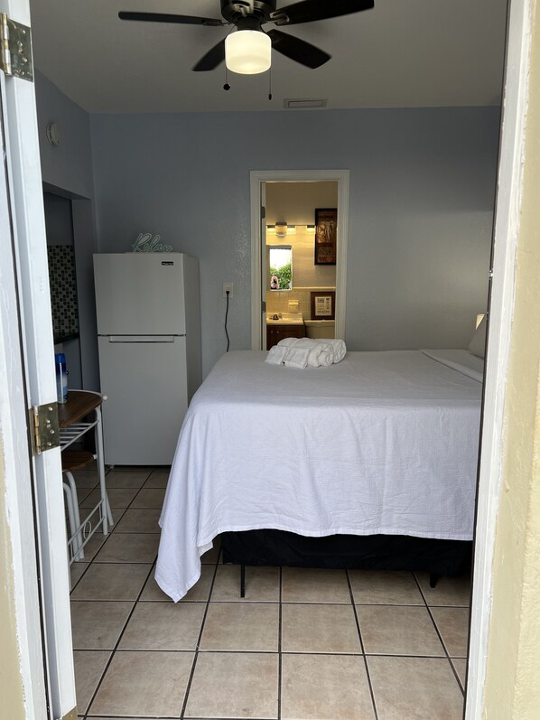 1 chambre, fer et planche à repasser, Wi-Fi gratuit, draps fournis