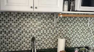 Fridge, microwave, oven, coffee/tea maker