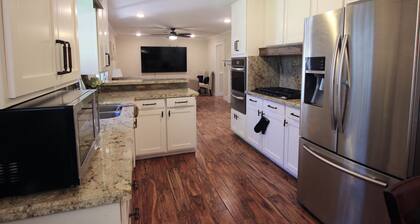 Cozy Aggieland Vacay