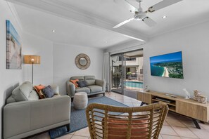 Smart TV - 2 Bedroom Classic Apartment (Noosa)