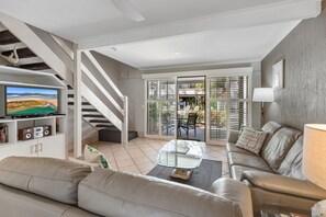 Smart TV - 2 Bedroom Classic Apartment (Noosa)