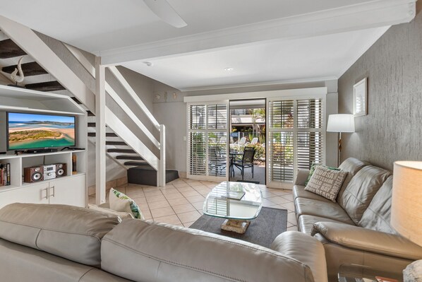 Smart TV - 2 Bedroom Classic Apartment (Noosa)