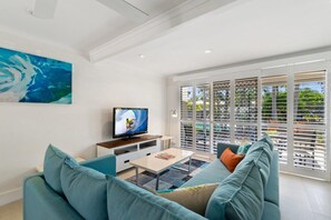 Smart TV - 2 Bedroom Classic Apartment (Noosa)