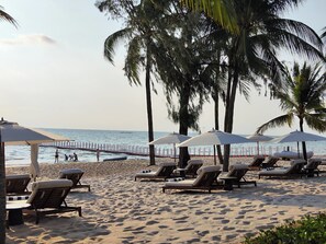 Plage, sable blanc, navette gratuite vers la plage
