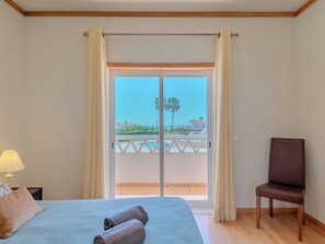 2 Schlafzimmer, Schreibtisch, Bügeleisen/Bügelbrett, WLAN