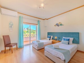 2 bedrooms, desk, iron/ironing board, WiFi