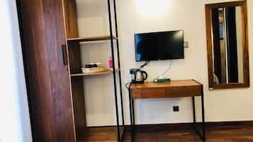 Deluxe Twin Room | 1 bedroom, individually decorated, individually furnished, desk