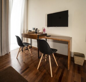 Decoración personalizada, muebles diferentes y escritorio