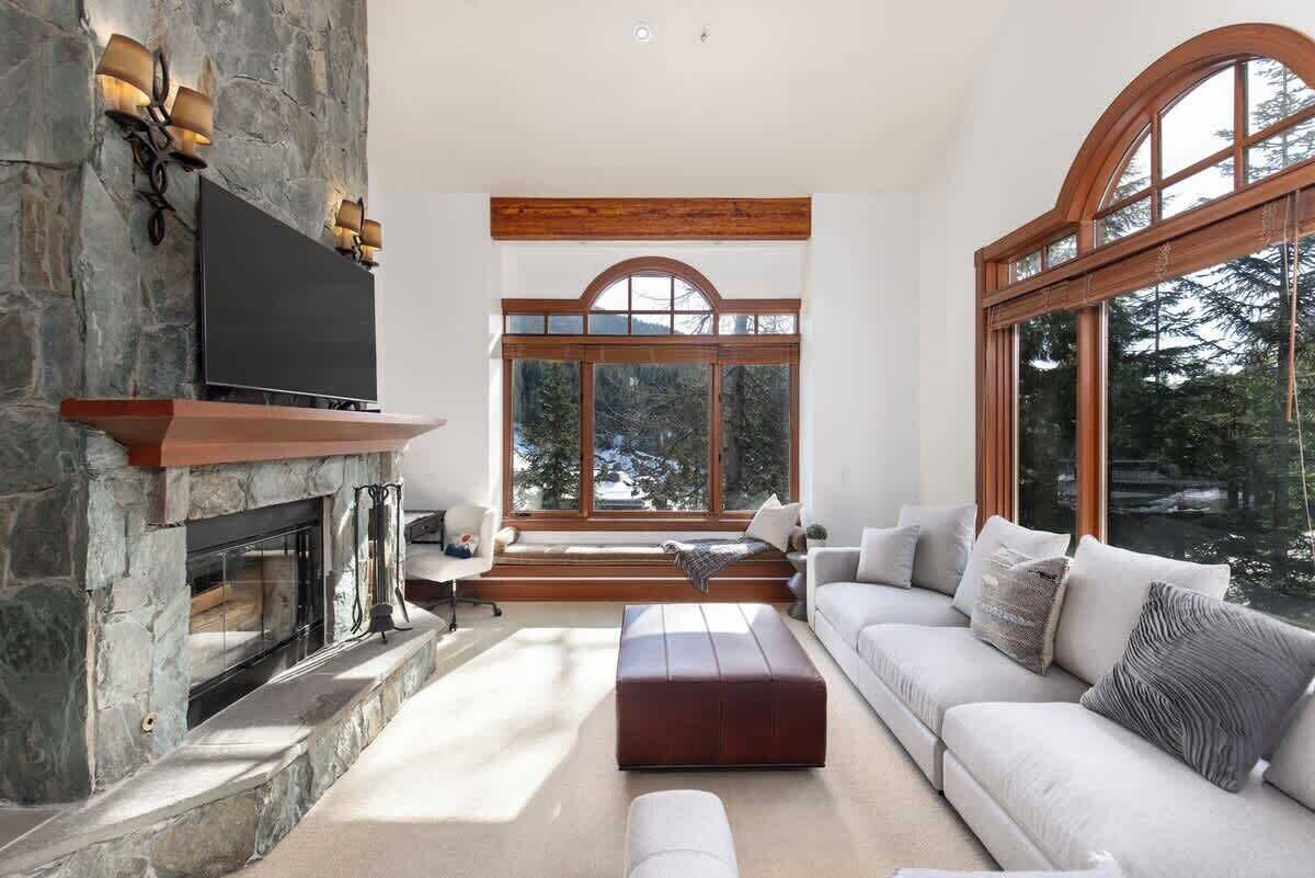 TV, fireplace, offices