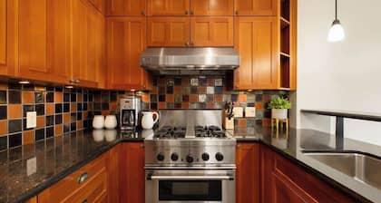 Ski-in-Ski-out Mountainside, Private Hot Tub