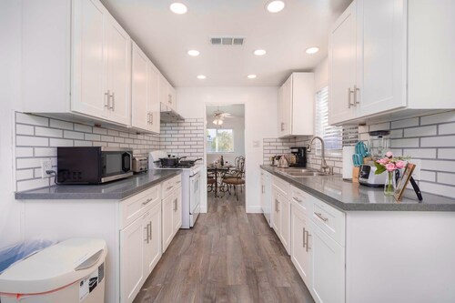 5 min Walk to Panorama Bluffs! Preserve Trails Family-sized House 5 Beds Sleep 8