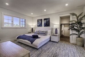 3 habitaciones, tabla de planchar con plancha, wifi y ropa de cama 