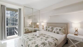 Two-Bedroom Apartment with Balcony and Two Bathrooms | Desk, soundproofing, iron/ironing board, free WiFi