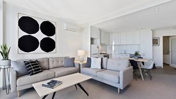 Two-Bedroom Apartment with Balcony and Two Bathrooms | Living area