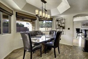 Dining - Scottsdale Kierland Compound w/ Large Hot Tub! (Scottsdale)
