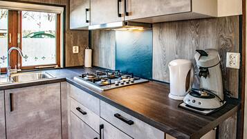 Réfrigérateur, four, plaque de cuisson, lave-vaisselle