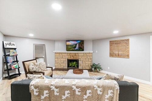 The King’s Nook | Lakewood Hot Tub Hideaway