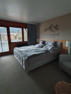 WiFi (無料)、ベッドシーツ