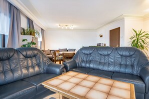 TV - Apartment 'Ferienwohnung Frische Brise' with Mountain View, Balcony and Wi-Fi (Grafenhausen)