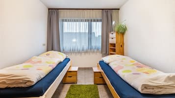 4 bedrooms, iron/ironing board, free WiFi, bed sheets