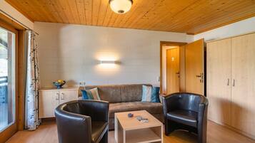 TV, mesa de pingue-pongue