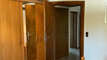 1 bedroom, WiFi (free), bed sheets