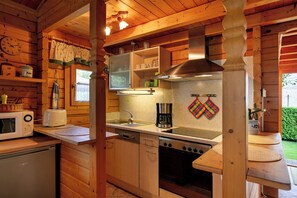 冷蔵庫、電子レンジ、オーブン、コンロ