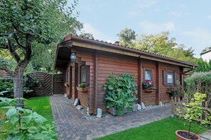 Exterior - Holiday Home 'Haus Cürsgen - Blockhaus Jana' with Private Terrace and Wi-Fi (Berlin)