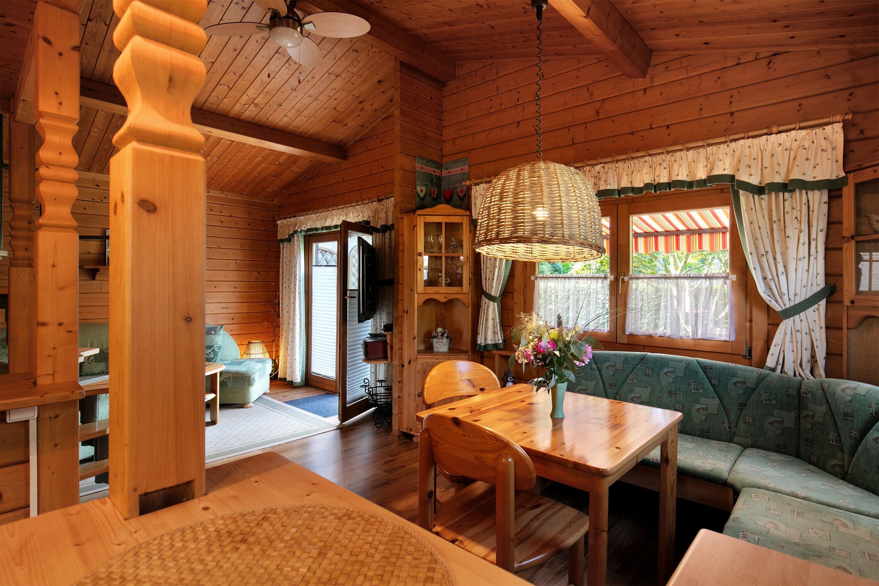 Fernseher, DVD-Player, Stereoanlage