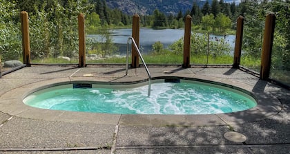 Trailside Retreat - 2 BR Cabin at Wilson Ranch