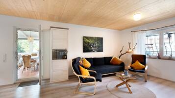 テレビ、卓球台