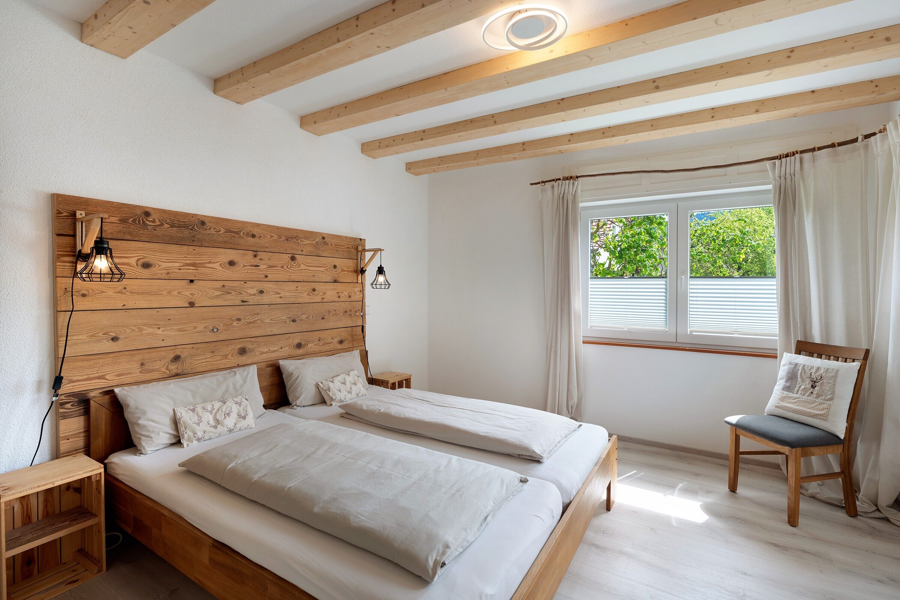 2 室のベッドルーム、アイロン / アイロン台、WiFi (無料)、ベッドシーツ