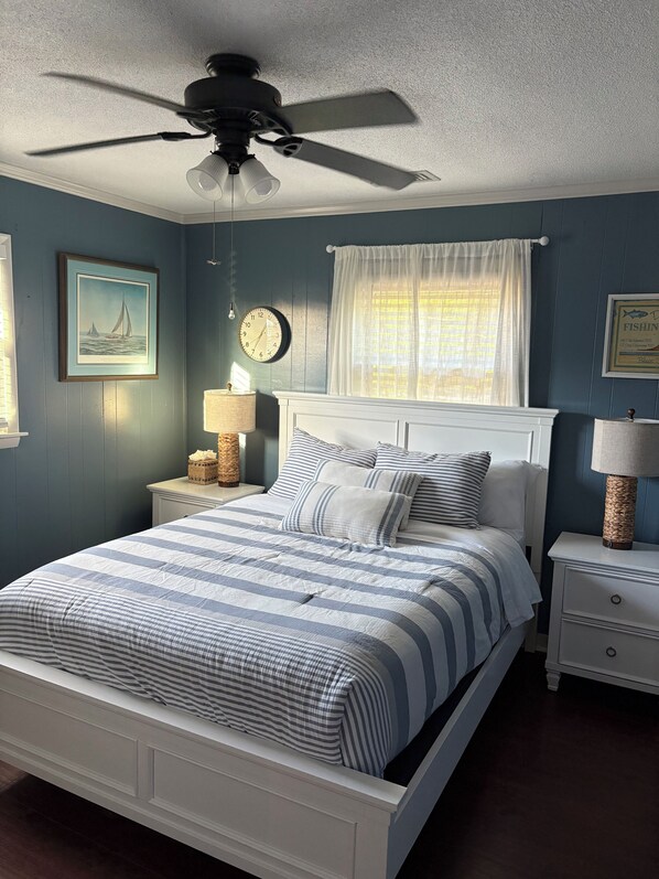 4 bedrooms, desk, iron/ironing board, free WiFi