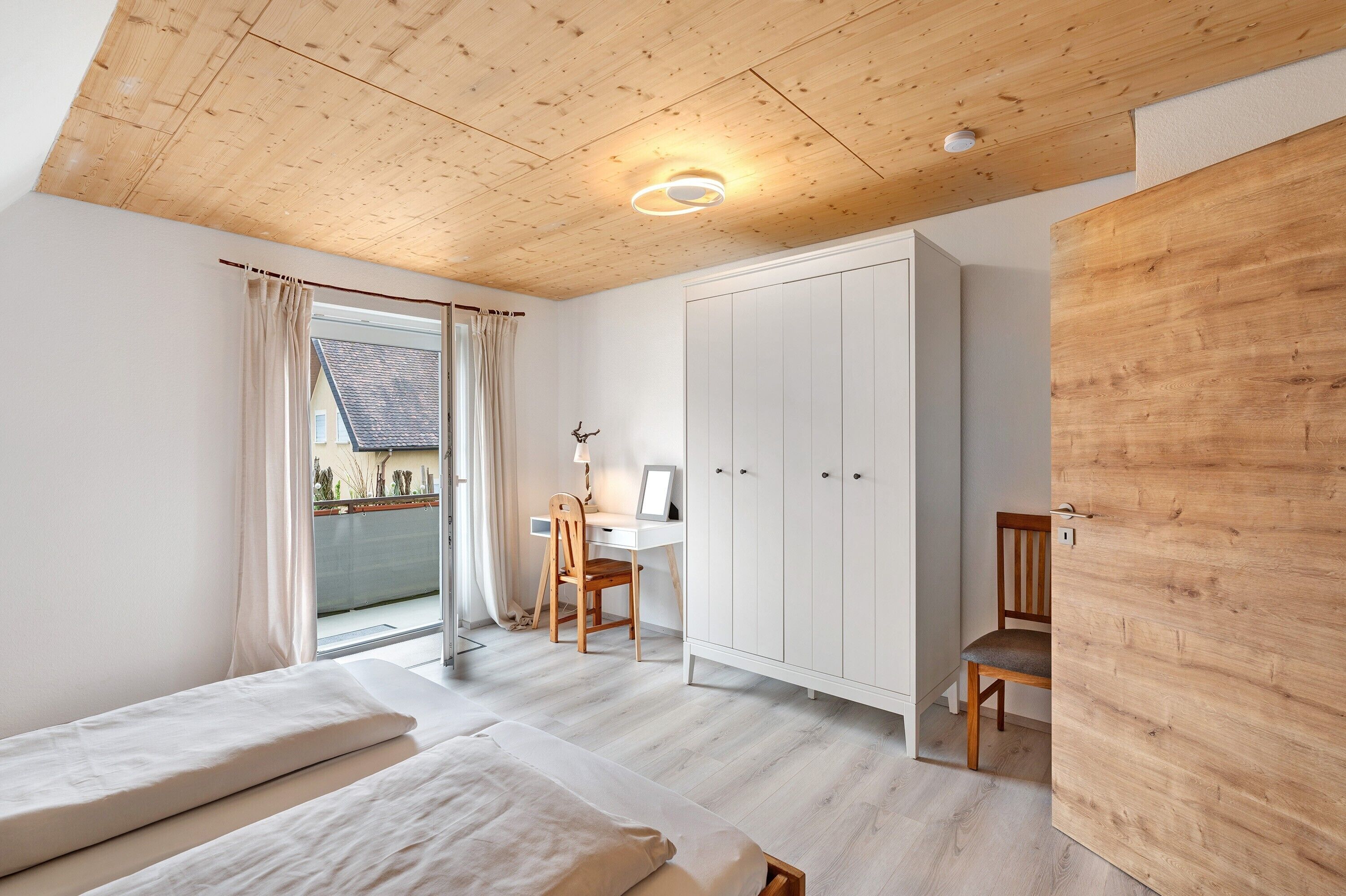 2 室のベッドルーム、アイロン / アイロン台、WiFi (無料)、ベッドシーツ