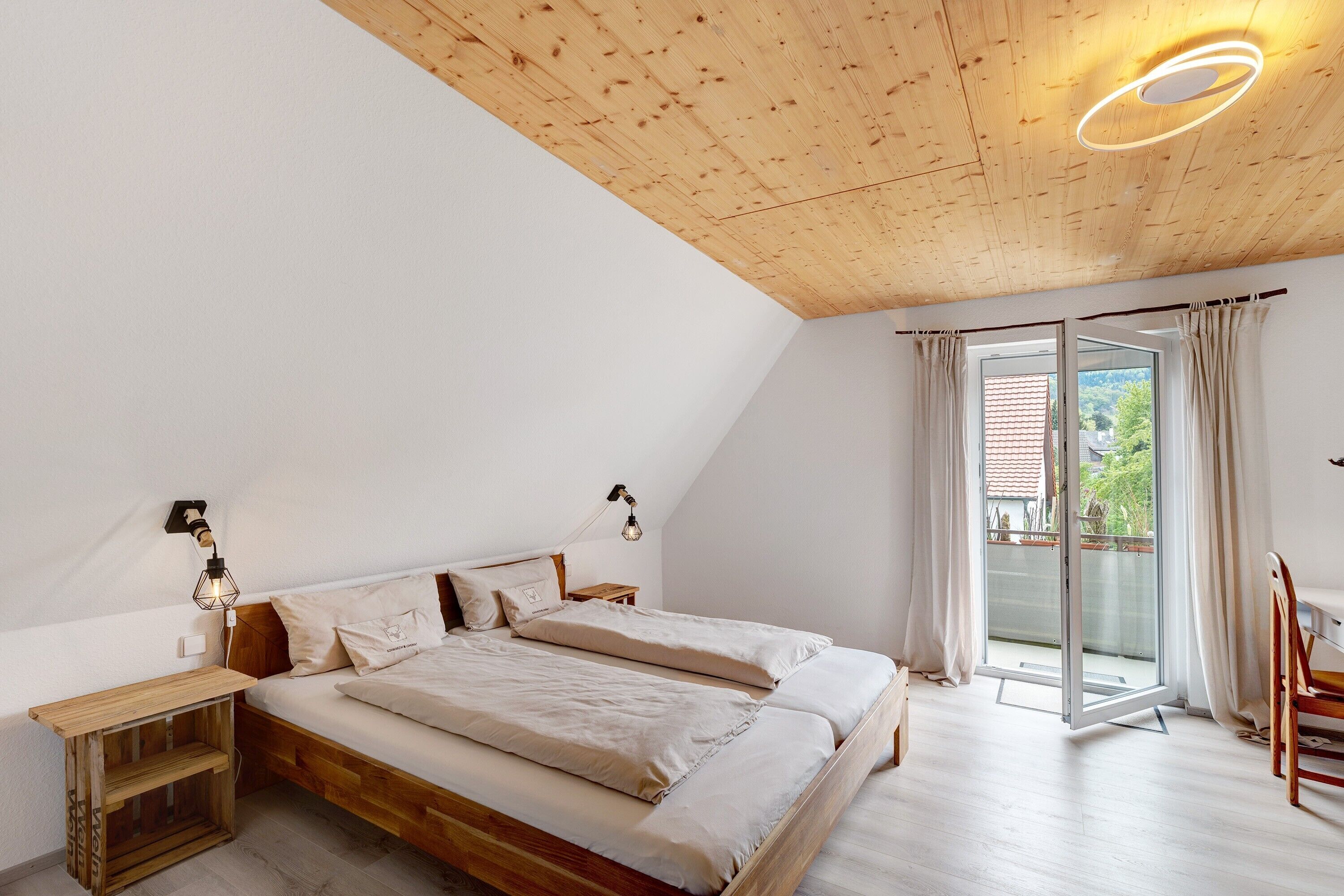 2 makuuhuonetta, silitysrauta/-lauta, ilmainen Wi-Fi, vuodevaatteet