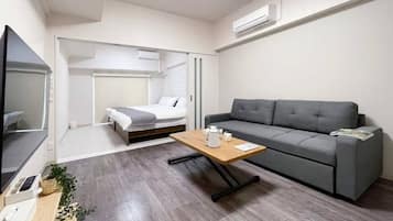 1 dormitorio, tabla de planchar con plancha, wifi y ropa de cama