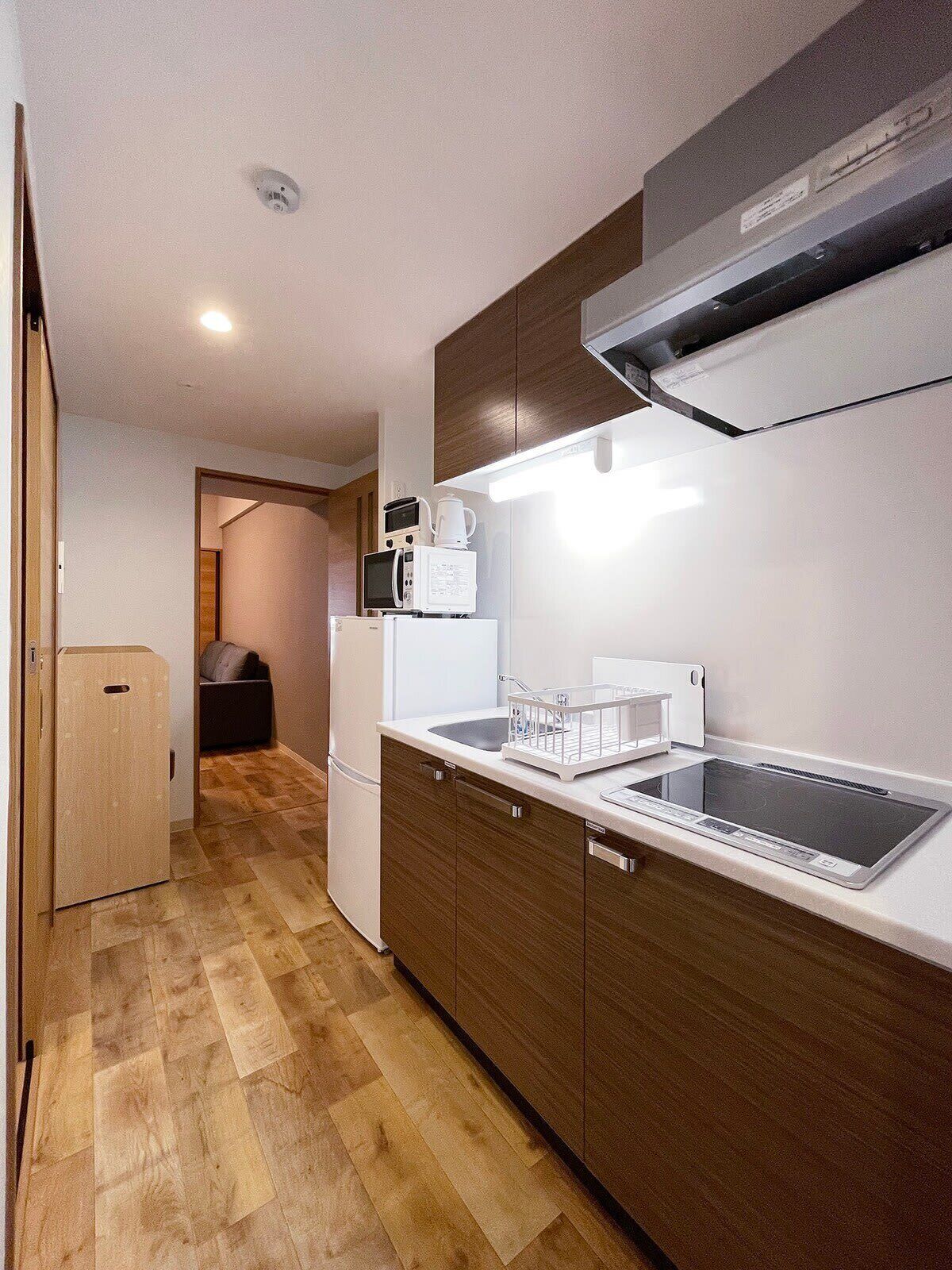 Fridge, microwave, stovetop, cookware/dishes/utensils