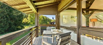 Appartement élégant avec vue sur les montagnes et balcon près du Chiemsee