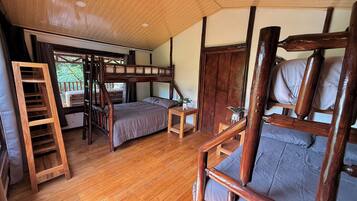 3 habitaciones, tabla de planchar con plancha y wifi gratis