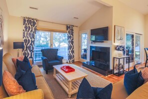 Televisión y chimenea 