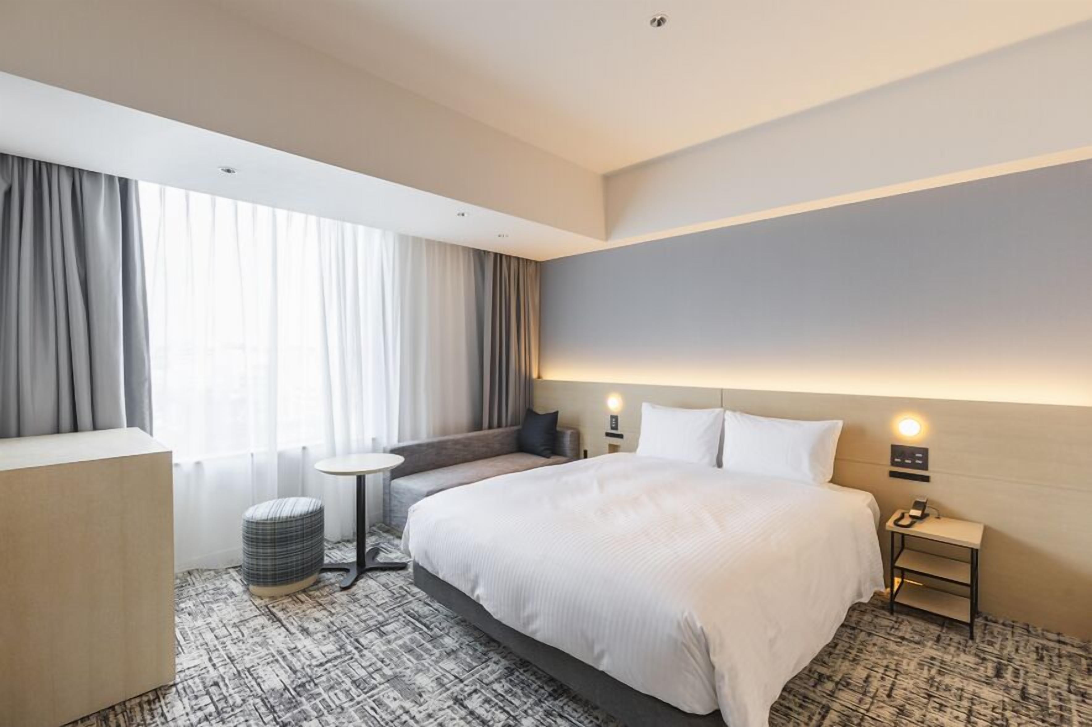 Cofres nos quartos, Wi-Fi de cortesia, roupa de cama