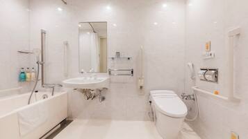 Universal Double, Non Smoking | Bathroom | Free toiletries, hair dryer, slippers, bidet
