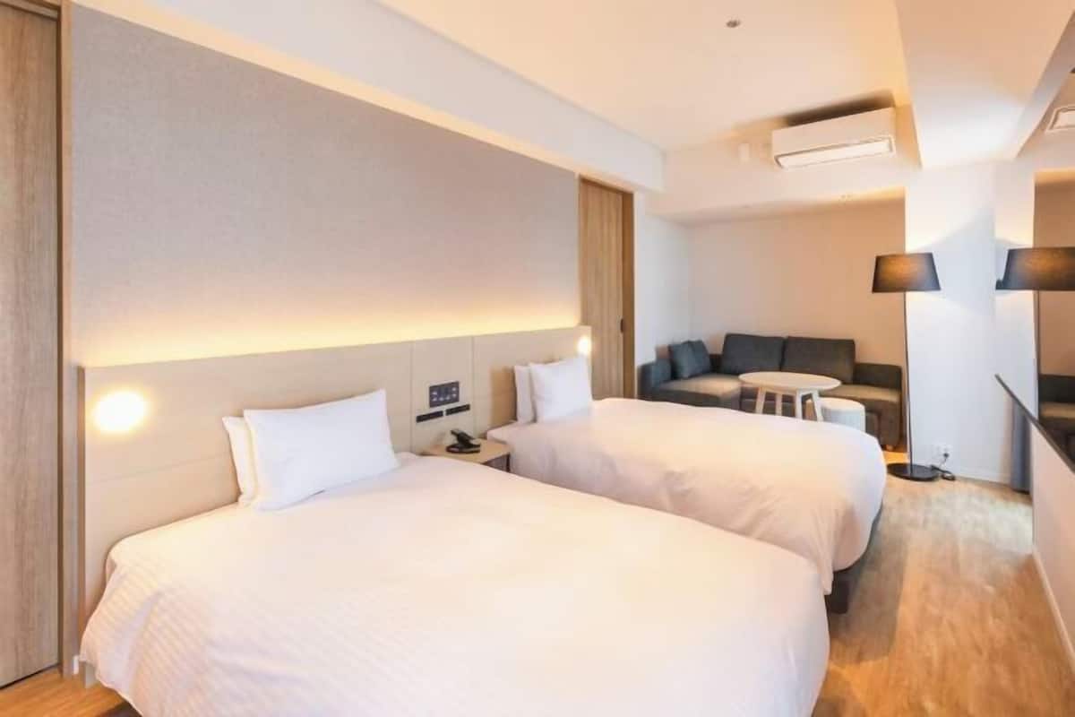 Caja de seguridad en la habitación, wifi gratis y ropa de cama