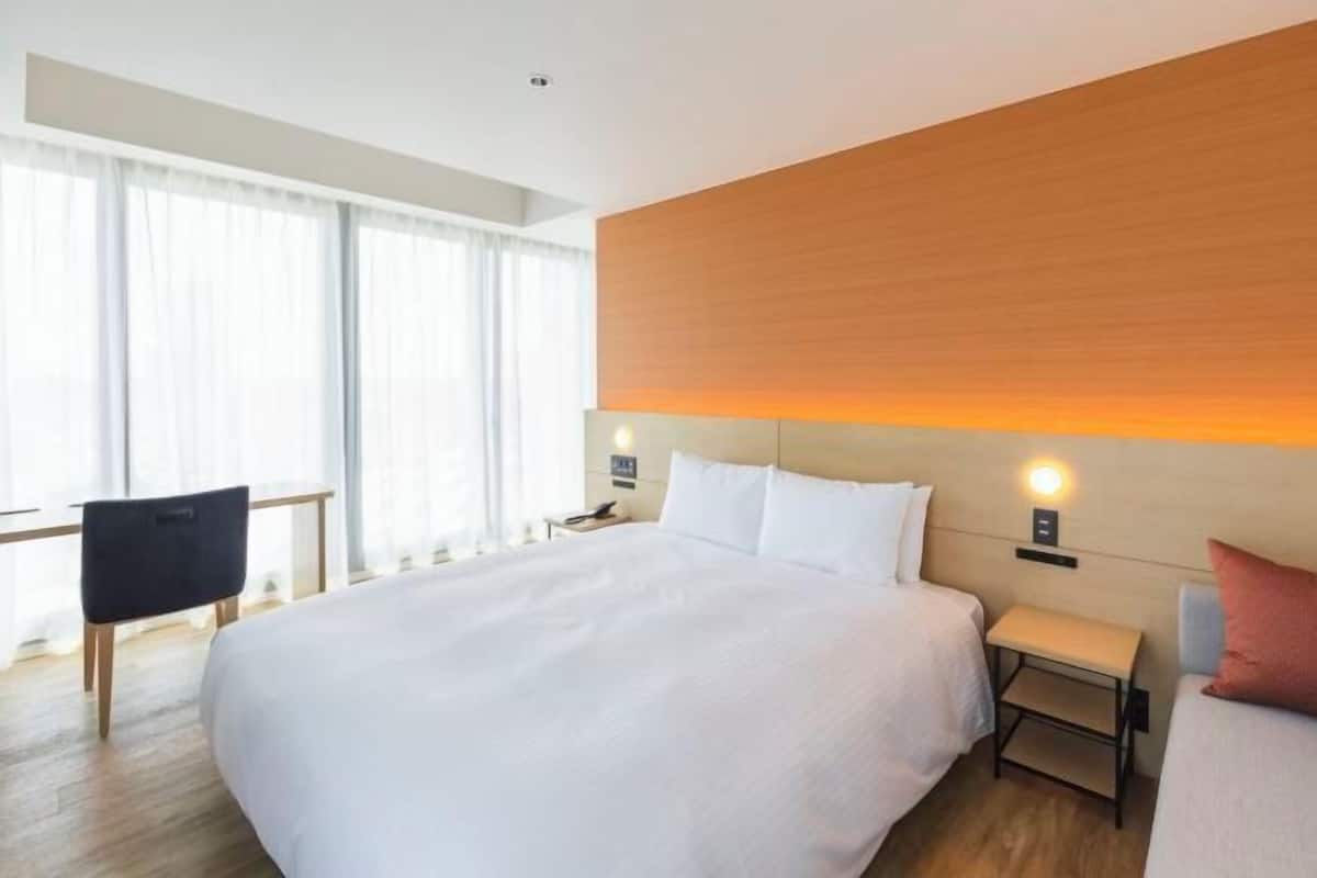 Caja de seguridad en la habitación, wifi gratis y ropa de cama
